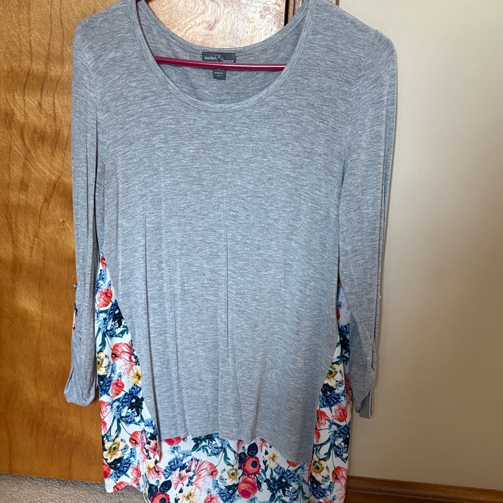 Market and Spruce Gray Floral Long Sleeve Top